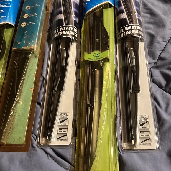 SIX PACKAGES OF NEW WINDSHIELD WIPERS ! - Picture 7 of 15